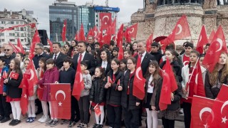 Taksimde 23 Nisan töreni