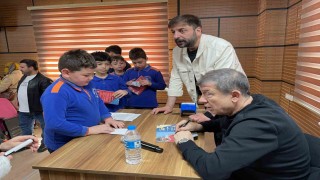 Tanju Çolak öğrencilerle buluştu: Disiplin ve mücadele başarıyı getirir