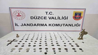 Tarihi eserleri satmak için müşteri ararken jandarmaya yakalandılar