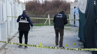 Tartıştığı dini nikahlı eşi ile bacanağına kurşun yağdırdı