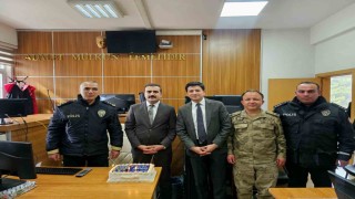 Tatvan Adliyesinde polislere sürpriz kutlama