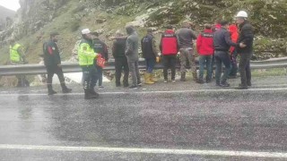 Tatvanda beton mikseri dereye uçtu