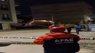 Temel kazısında toprak kaydı, çatırdama sesleri gelen 5 katlı bina boşaltıldı