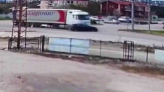 Tırın otomobili önüne katıp sürüklediği kaza kamerada