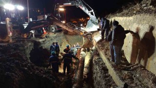Toprak kayması su hattını vurdu