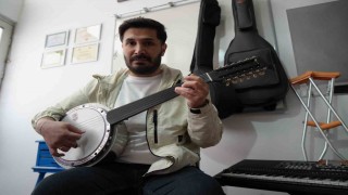 Trafik kazası sonrası engelli kalan genç öğretmenin azmi