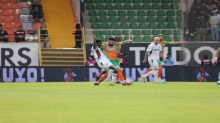 Trendyol Süper Lig: Corendon Alanyaspor: 0 Trabzonspor: 0  (İlk yarı)