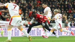 Trendyol Süper Lig: Gençlerbirliği: 0 - Galatasaray: 2 (İlk yarı)