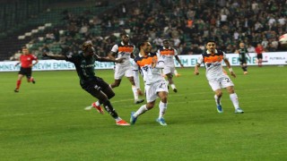 Trendyol Süper Lig: Kocaelispor: 0 - Başakşehir: 0 (İlk yarı)