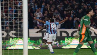 Trendyol Süper Lig: Trabzonspor: 1 - Galatasaray: 0 (İlk yarı)
