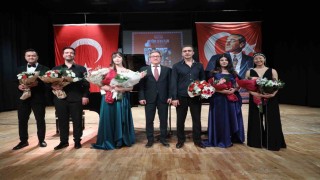 Türk Devletleri Piyanistleri Konserinde piyano resitali