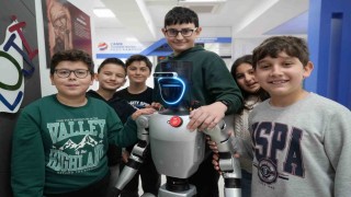 Türkiyenin nüfusa kaydedilen ilk robotu şimdi de işe başladı