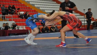 U15 Türkiye Güreş Şampiyonası Karsta devam ediyor