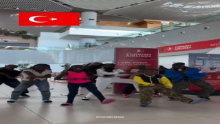 Ugandalı Hypers Kids Africa grubundan A Milli Futbol Takımı için özel koreografi