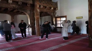 Üniversite öğrencileri, UNESCO Dünya Miras Listesinde Çivisiz Camiye hayran kaldı