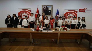 Üniversite senatosu 1 günlüğüne çocukların oldu