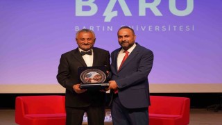 Ünlü saç stilisti üniversite öğrencileriyle buluştu
