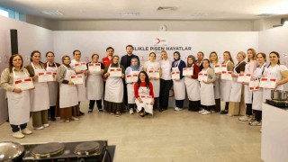 Ünlü şef Danilo Zanna depremzede kadınlarla aynı mutfakta buluştu