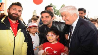 Ünlüler minik kalplere dokundu