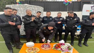 Üsküdarda anaokulu öğrencilerinden polislere Okulu bastılar ihbarlı sürpriz kutlama