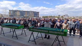 Üst kat komşularının katlettiği çift toprağa verildi