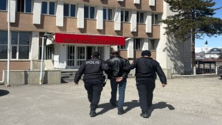Uyuşturucuyu vites ile teyip arasındaki iç kısımda zulaladı