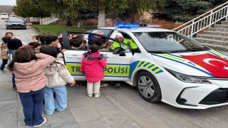 Üzümlüde anaokulu öğrencilerinden emniyete ziyaret