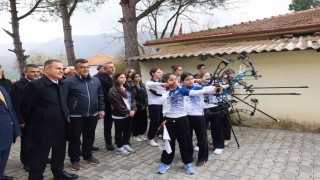 Vali Akbıyık Okçuluk Milli takım antrenörü Sözeni ziyaret etti