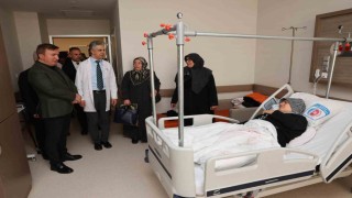 Vali Aydoğdu, hastaların durumu hakkında bilgi aldı