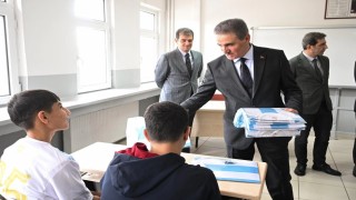 Vali Baruş, lise öğrencileriyle buluştu