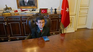 Vali koltuğuna oturdu, ilk talimatı okul güvenliği oldu