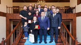 Vali Sözer ‘Yılın Okuru ödüllerini takdim etti