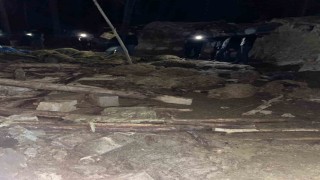 Vanda ahır çöktü: 56 küçükbaş hayvan telef oldu