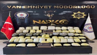 Vanda durdurulan kamyondan 74 kilo uyuşturucu çıktı