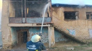 Vanda metruk binada yangın