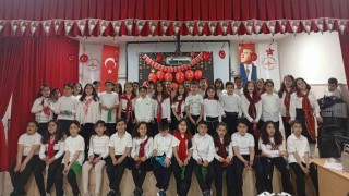 Vanlı miniklerden yürekleri ısıtan etkinlik: Konser gelirini Mehmetçik Vakfına bağışladılar