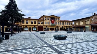 Veli Paşa Hanı önündeki meydanın ismi resmileşti