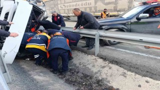 Virajı alamayan tır bariyerlere saplandı: Sürücü yaralandı