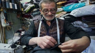 Yarım asırlık emektar terzi hazır giyime karşı zanaatını yaşatıyor