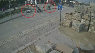 Yaya geçidini kullanmaya çalışan otomobille çarpışan motosikletli metrelerce havaya uçtu