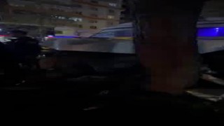 Yayaya çarpmamak için direksiyonu kardı, ağaca çarptı: 6 yaralı