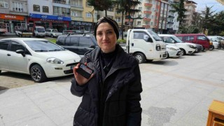 Yerde değil yüksekte arayınca cüzdanını buldu