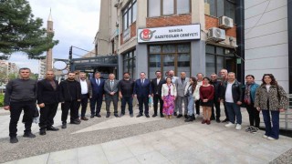 Yerel yöneticiler, gazetecilerle bir araya gelerek 69. yıl coşkusunu paylaştı