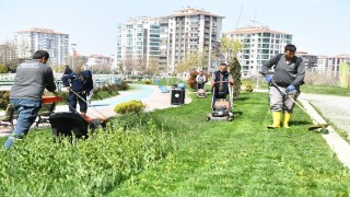 Yeşilyurtta park ve yeşil alanlarda bakım ve onarım çalışması