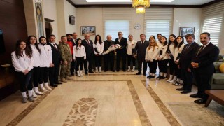 Yıldırımdan Türkiye Şampiyonasına katılacak voleybolculara tebrik