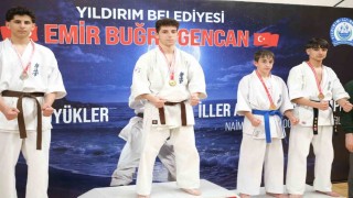 Yıldırımlı karatecilerden madalya yağmuru