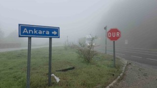 Yoğun sis Bolu Dağını kapladı