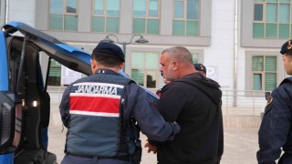 Yol kenarındaki genç kıza çarpan sürücü yakalandı