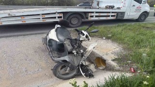 Yoldan çıkan motosikletten düşen 1i çocuk 3 kişi yaralandı