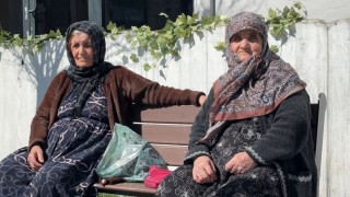 Yüksekovada güneş yüzünü gösterdi: Vatandaşlar parklara akın etti